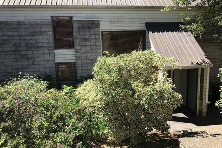 Photo of property in 28 Sedgwick Way, Westmorland, Christchurch, 8025