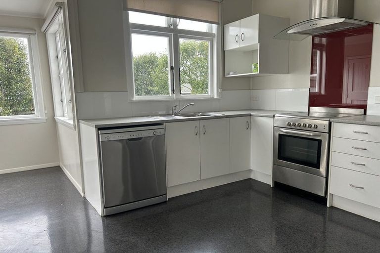 Photo of property in 18 Franklin Avenue, Hokowhitu, Palmerston North, 4410