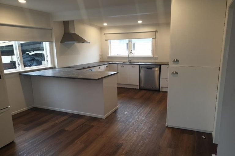 Photo of property in 15 Brazier Grove, Paraparaumu, 5032