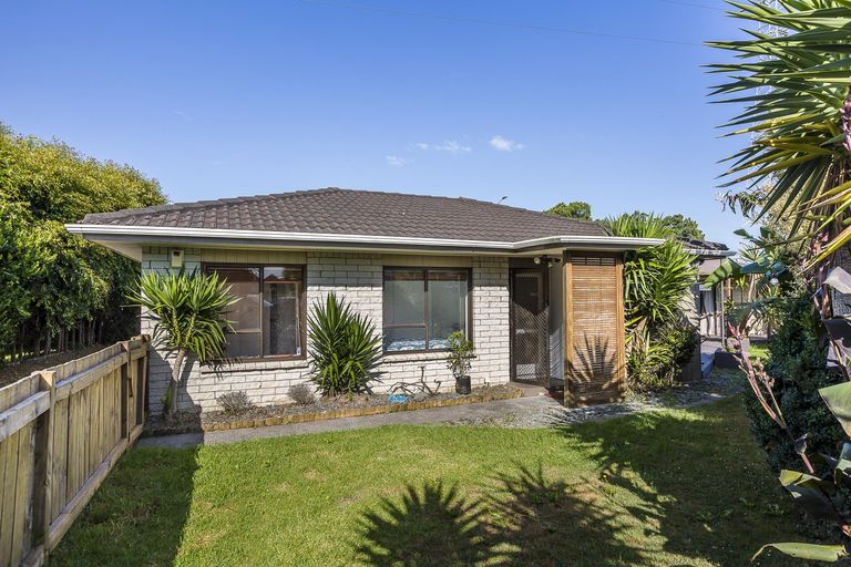 Photo of property in 1/21 Gloaming Place, Conifer Grove, Takanini, 2112