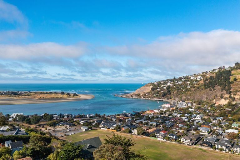 Photo of property in 63 Moncks Spur Road, Redcliffs, Christchurch, 8081