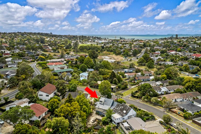 Photo of property in 1/5 Scarlock Avenue, Browns Bay, Auckland, 0630