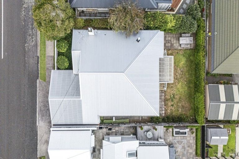 Photo of property in 87 Pendarves Street, New Plymouth, 4310