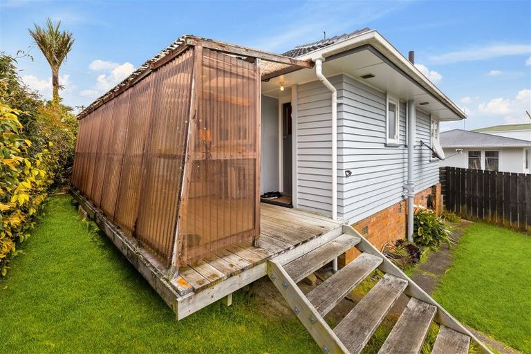 Photo of property in 51a Vodanovich Road, Te Atatu South, Auckland, 0610