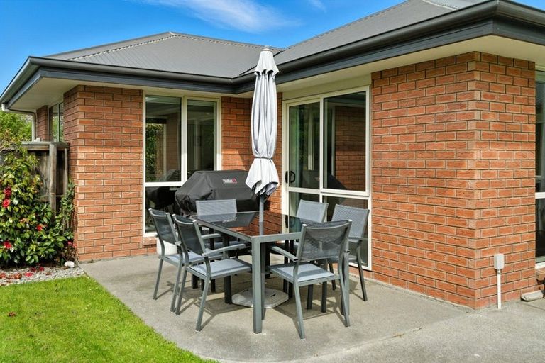 Photo of property in 21 Blowers Place, Halswell, Christchurch, 8025