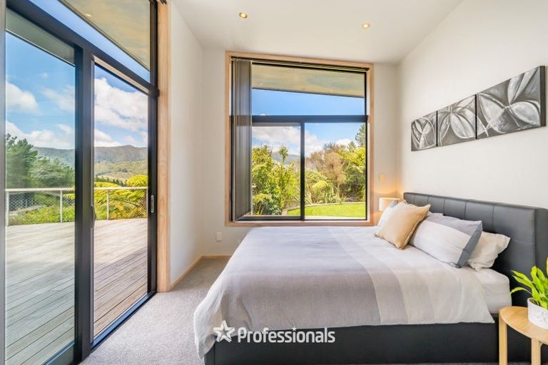 Photo of property in 12 Mount Marua Way, Timberlea, Upper Hutt, 5018