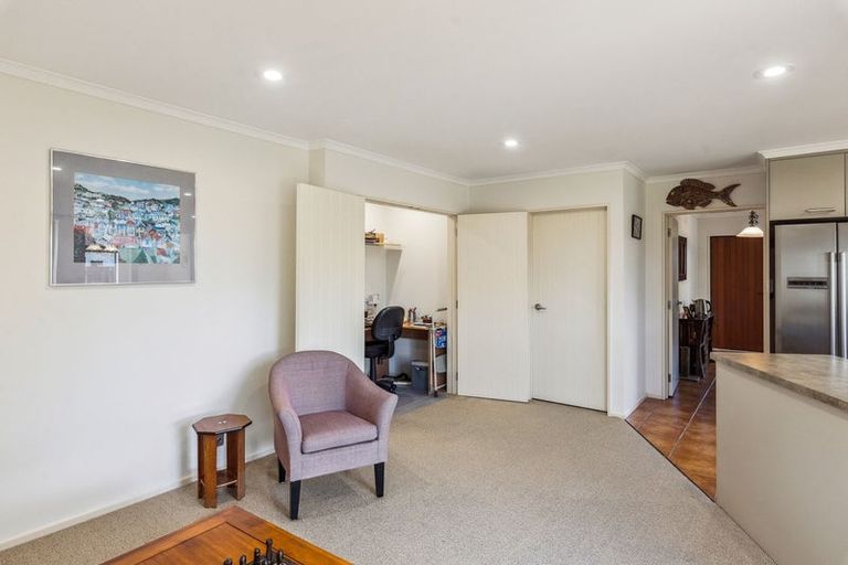 Photo of property in 27 Quadrant Heights, Paraparaumu, 5032
