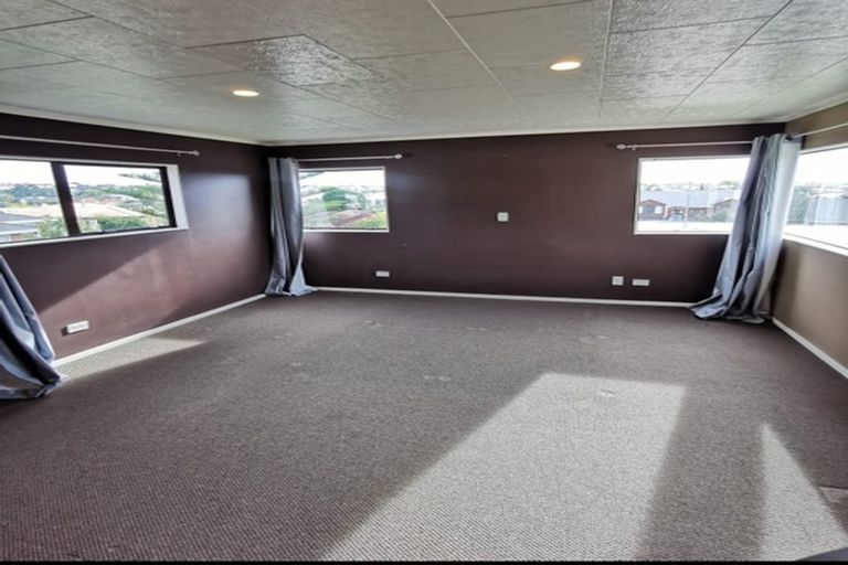 Photo of property in 16 Raphael Place, West Harbour, Auckland, 0618