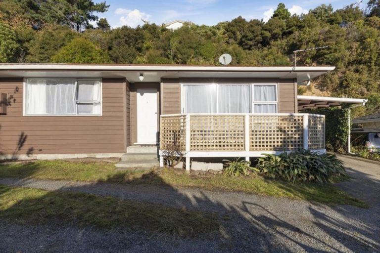 Photo of property in 1b Lord Street, Stokes Valley, Lower Hutt, 5019