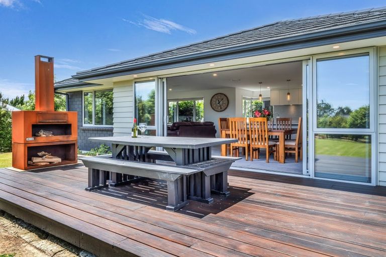 Photo of property in 17 Westwood Drive, Aokautere, Palmerston North, 4471
