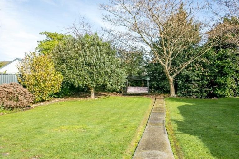 Photo of property in 2 Hendon Place, West End, Palmerston North, 4412