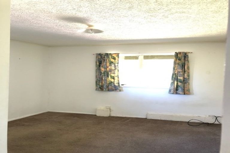 Photo of property in 28 Barker Rise, Northcross, Auckland, 0632