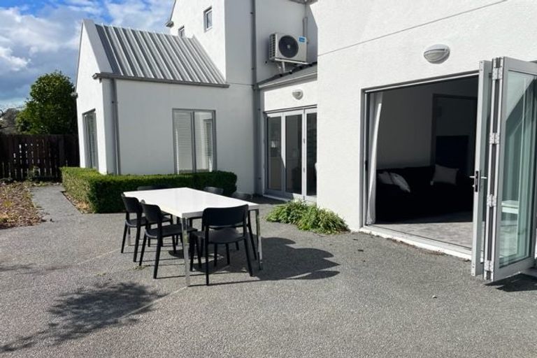 Photo of property in 18 Bryndwr Road, Fendalton, Christchurch, 8052