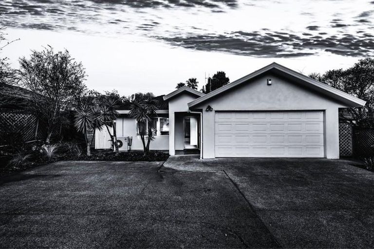 Photo of property in 31 Makora Road, Massey, Auckland, 0614