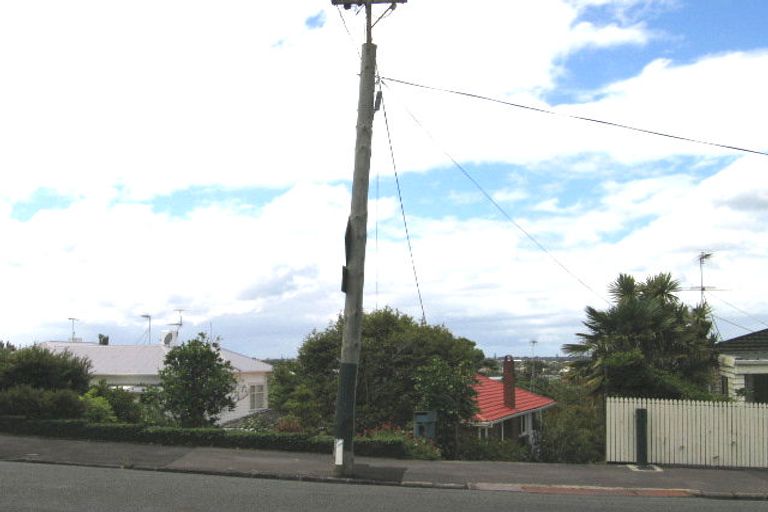 Photo of property in 49 Hinemoa Street, Birkenhead, Auckland, 0626