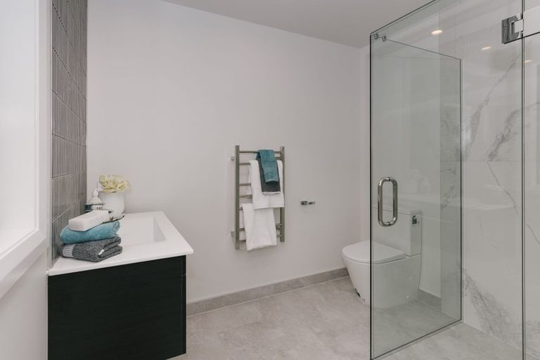 Photo of property in 32 Atlantic Drive, Fitzherbert, Palmerston North, 4410