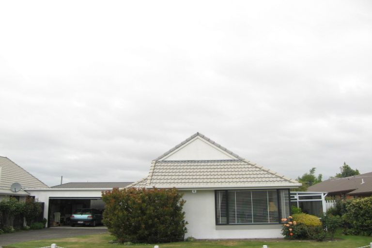 Photo of property in 3 Hibiscus Place, Redwood, Christchurch, 8051