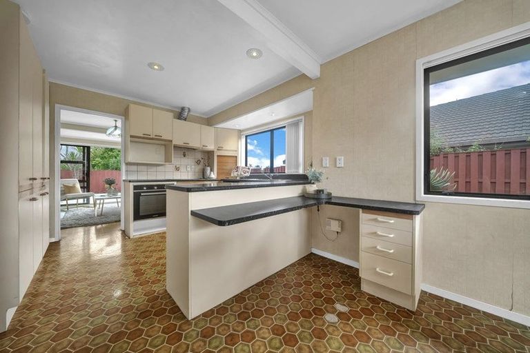 Photo of property in 16 Westholm Way, Pahurehure, Papakura, 2113