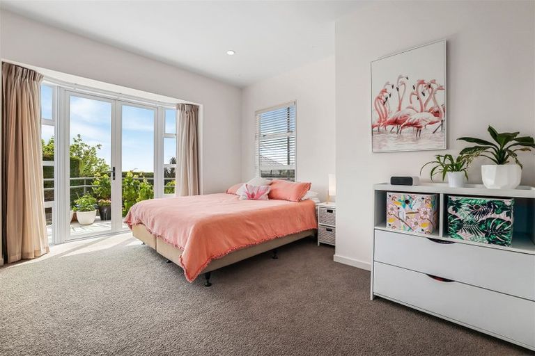 Photo of property in 1/5a Madeley Road, Mount Pleasant, Christchurch, 8081