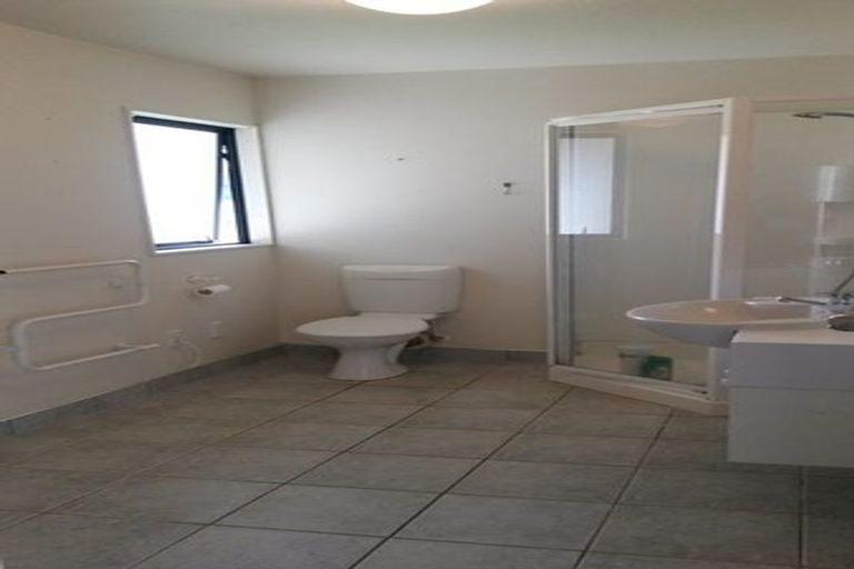 Photo of property in 33a Bronzewing Terrace, Unsworth Heights, Auckland, 0632