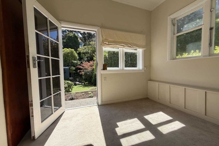 Photo of property in 16 Friend Street, Karori, Wellington, 6012