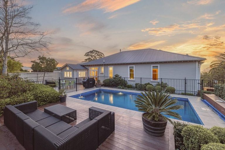 Photo of property in 69 Hackthorne Road, Cashmere, Christchurch, 8022