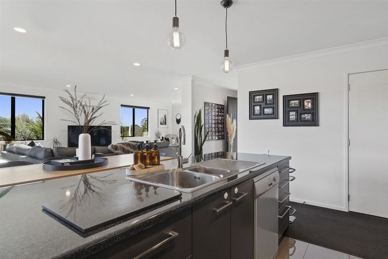 Photo of property in 39 Ballintoy Park Drive, Welcome Bay, Tauranga, 3175