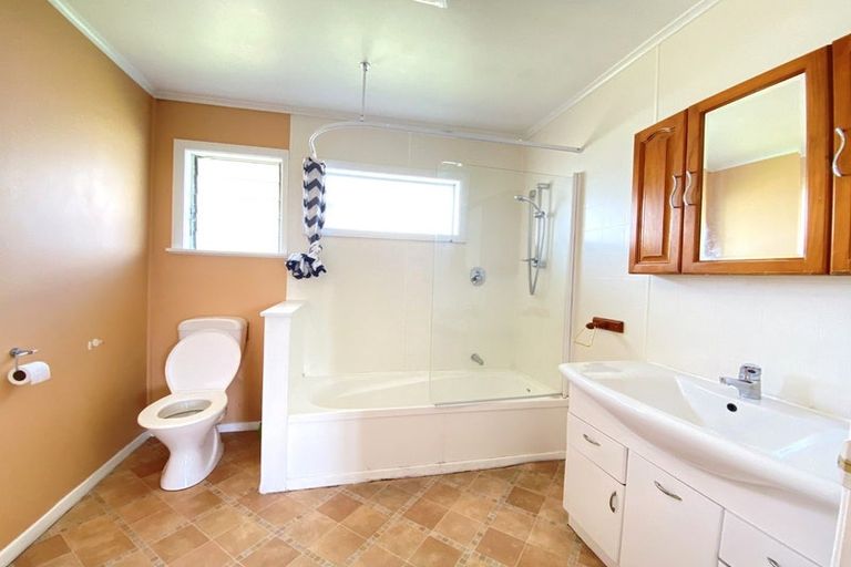 Photo of property in 26 Sutton Crescent, Papakura, 2110