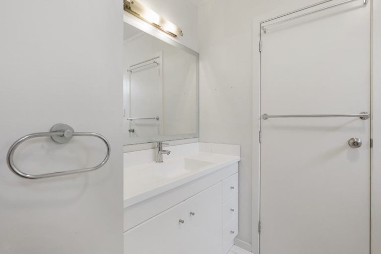 Photo of property in 10/37 Waipa Street, Birkenhead, Auckland, 0626