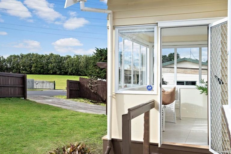 Photo of property in 2c Waiari Road, Conifer Grove, Takanini, 2112