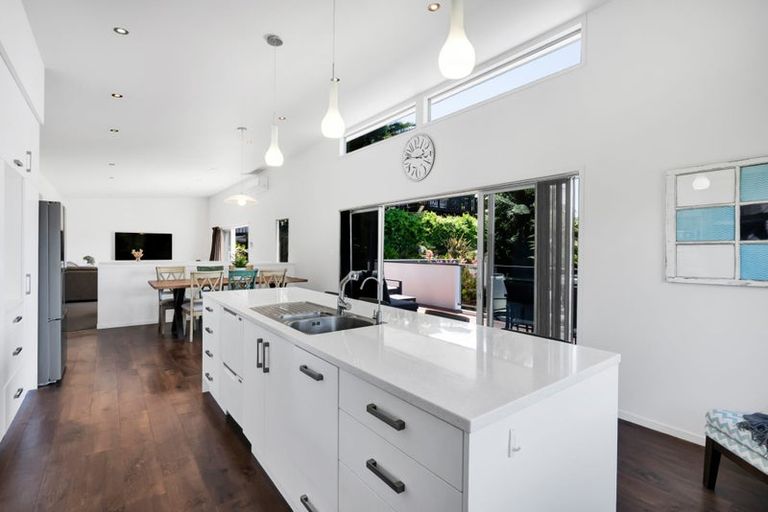 Photo of property in 82 Awanui Street, Merrilands, New Plymouth, 4312