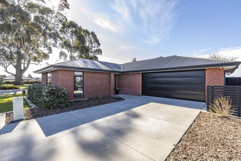 Photo of property in 22 Minerva Crescent, Woodend, 7610