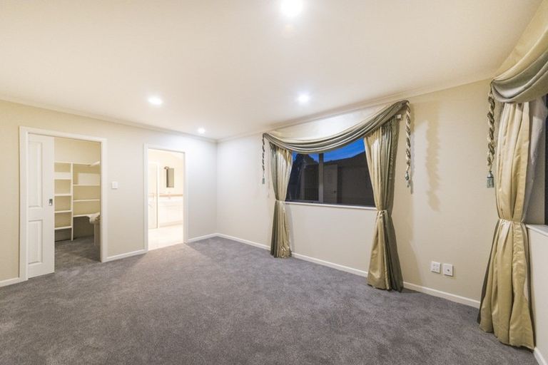 Photo of property in 98 Pacific Drive, Fitzherbert, Palmerston North, 4410