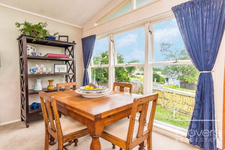 Photo of property in 5 Thuja Street, Green Bay, Auckland, 0604