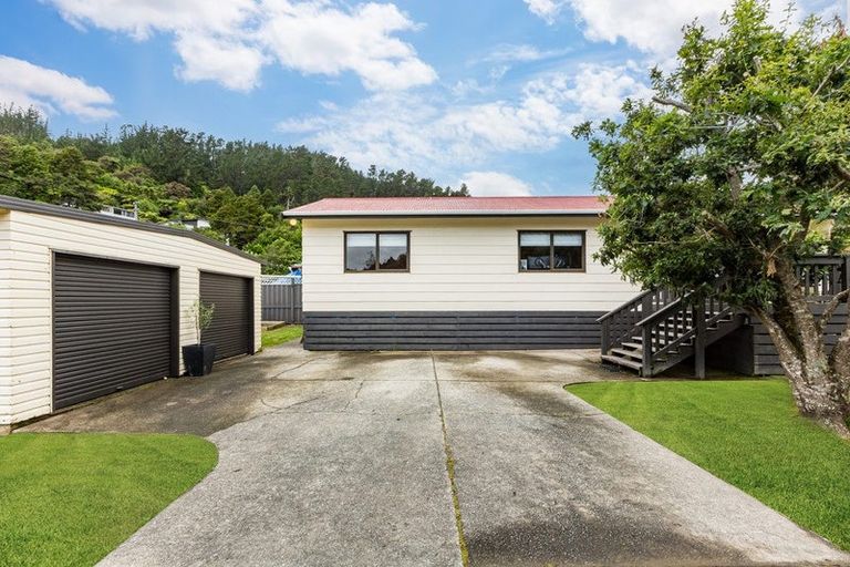Photo of property in 17 Forest Road, Pinehaven, Upper Hutt, 5019