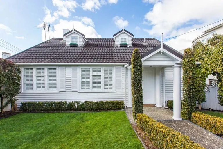 Photo of property in 132 Kohimarama Road, Kohimarama, Auckland, 1071
