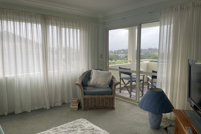 Photo of property in 6 Esther Place, Red Beach, 0932