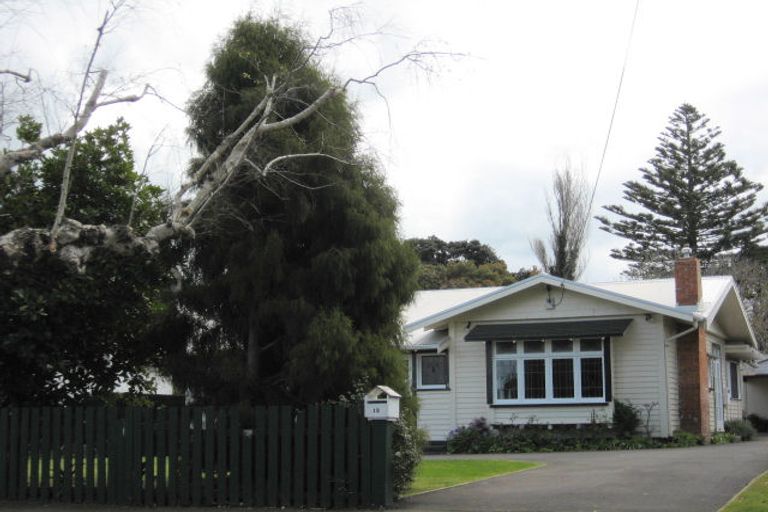 Photo of property in 12 Grey Street, College Estate, Whanganui, 4500