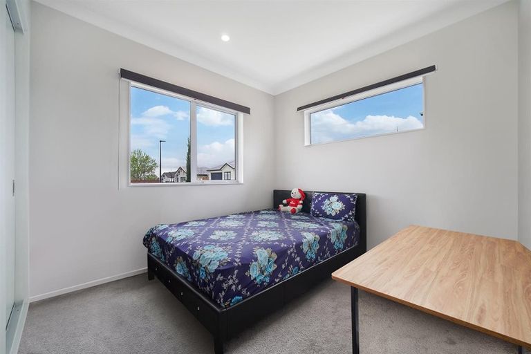 Photo of property in 1 Tuwhare Street, Papakura, 2110