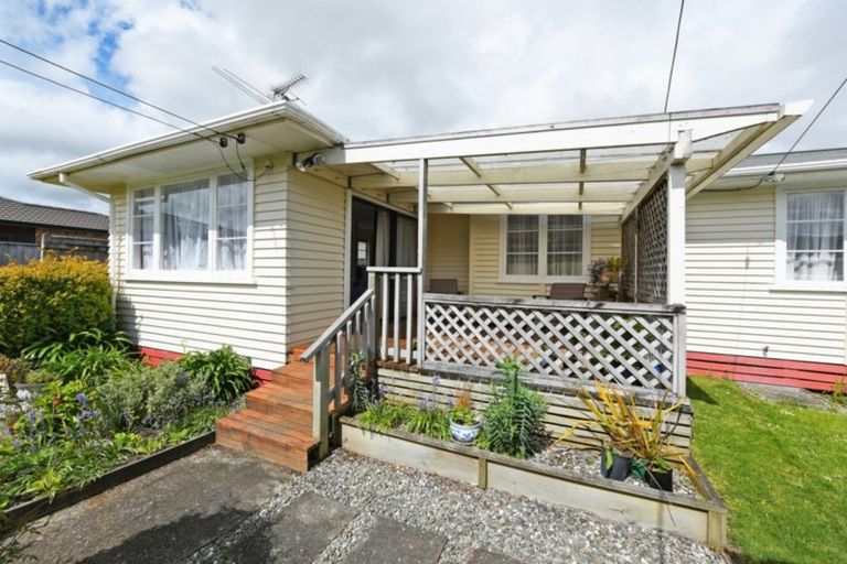 Photo of property in 16 Granville Street, Silverstream, Upper Hutt, 5019