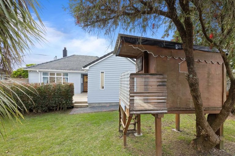 Photo of property in 42 Philomel Crescent, Bayswater, Auckland, 0622