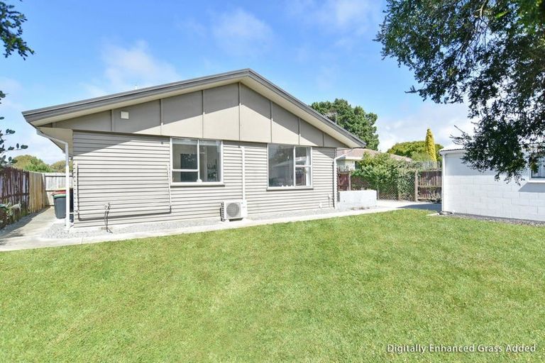 Photo of property in 2/90 Queenspark Drive, Parklands, Christchurch, 8083
