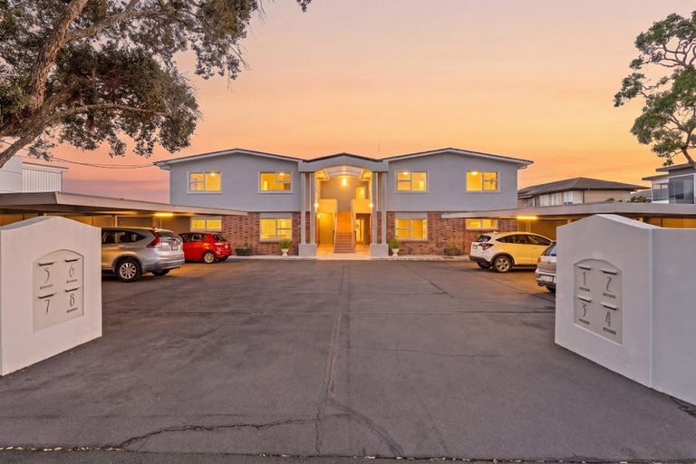 Photo of property in 5/241 Hurstmere Road, Takapuna, Auckland, 0622