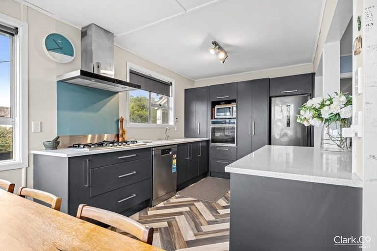 Photo of property in 142 Te Pene Avenue, Titahi Bay, Porirua, 5022