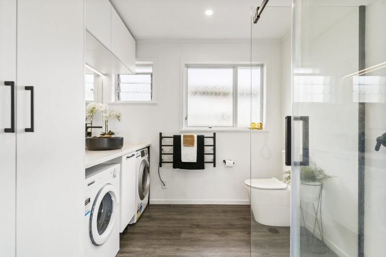 Photo of property in 2/23 Taitua Drive, Te Atatu South, Auckland, 0610