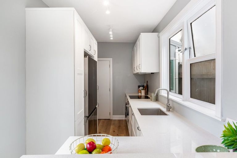 Photo of property in 4 Brougham Street, Mount Victoria, Wellington, 6011