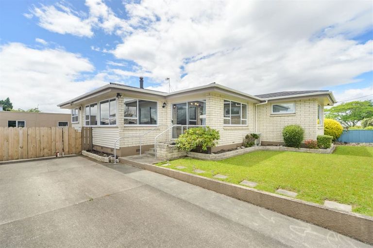 Photo of property in 5 Tararua Terrace, Cloverlea, Palmerston North, 4412