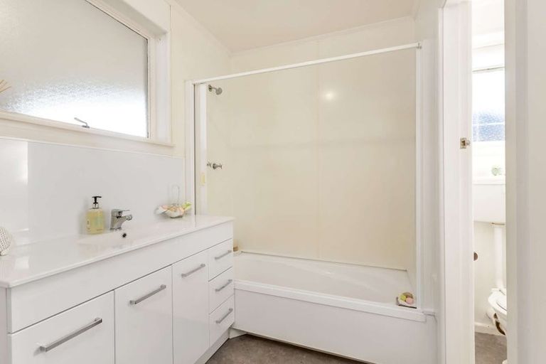 Photo of property in 2/13 Avenue Road, West End, Timaru, 7910