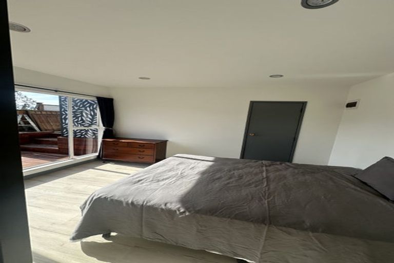 Photo of property in 6 Randolph Road, Crofton Downs, Wellington, 6035