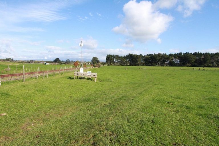 Photo of property in 173 Kairau Road, Brixton, New Plymouth, 4373